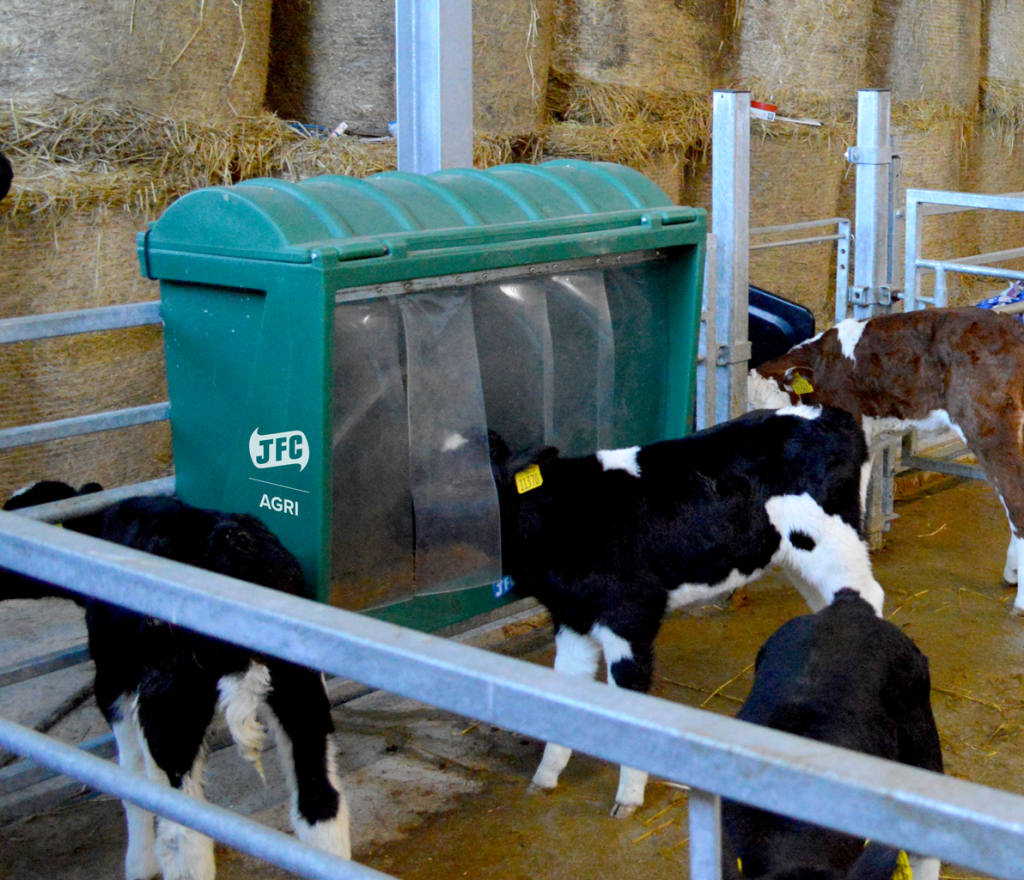 Creep Feeder (Green) calves eating