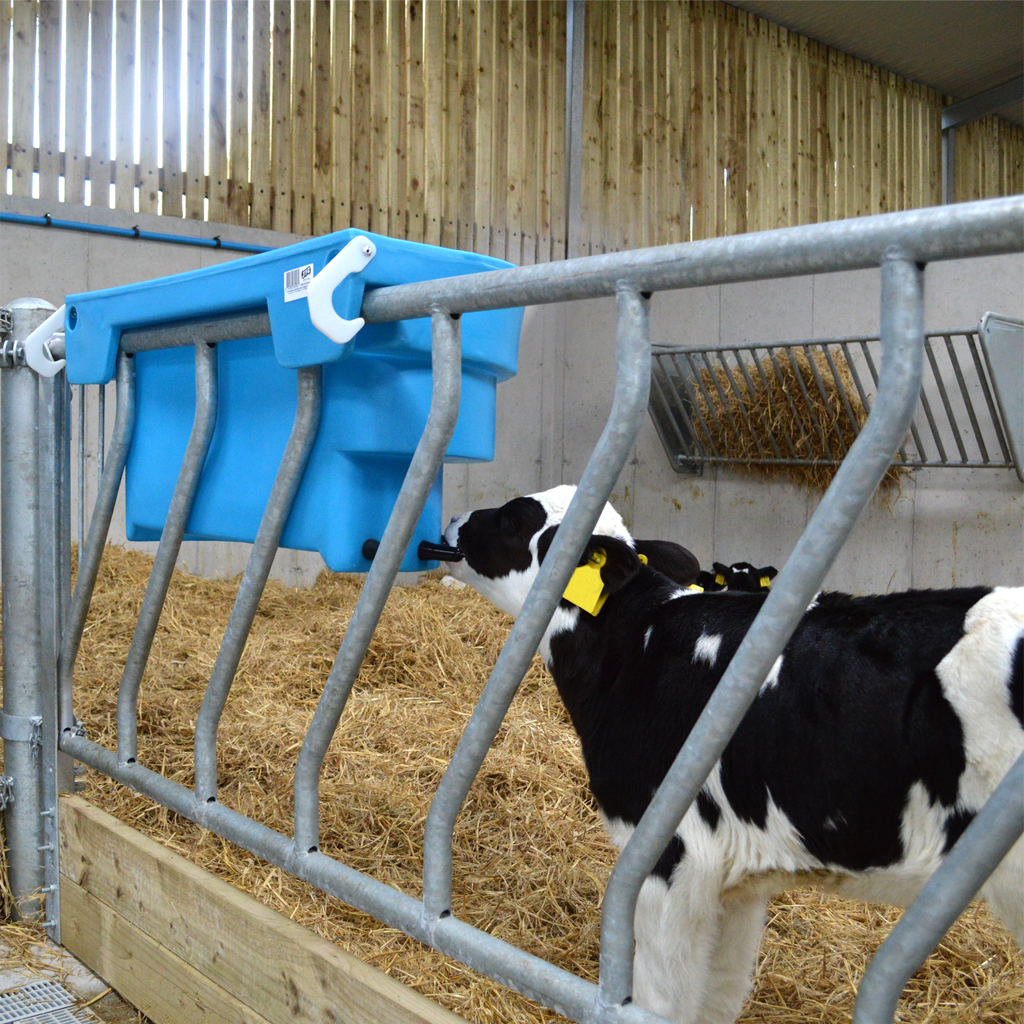 10 Teat Reservoir Calf Feeder - EazyFlow Teats with calf suckling